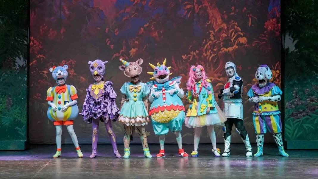 Antalya’da İnteraktif Çocuk Oyunu Dino Ormanı Büyüledi! 8